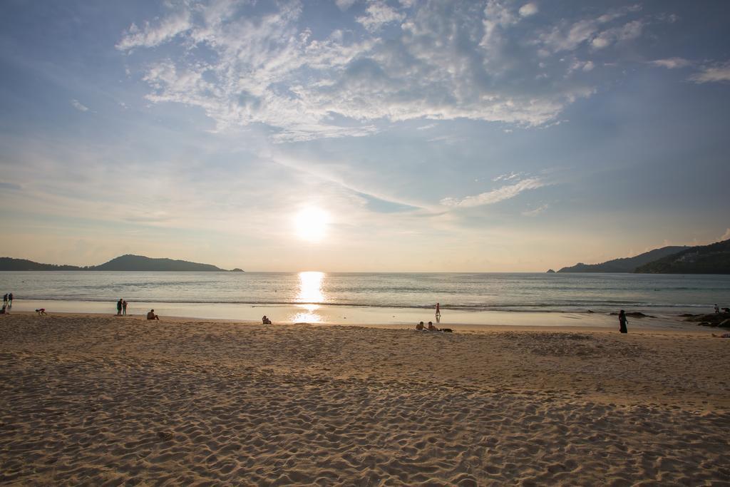 Barefoot Hotel Kalim Beach Front Patong Экстерьер фото