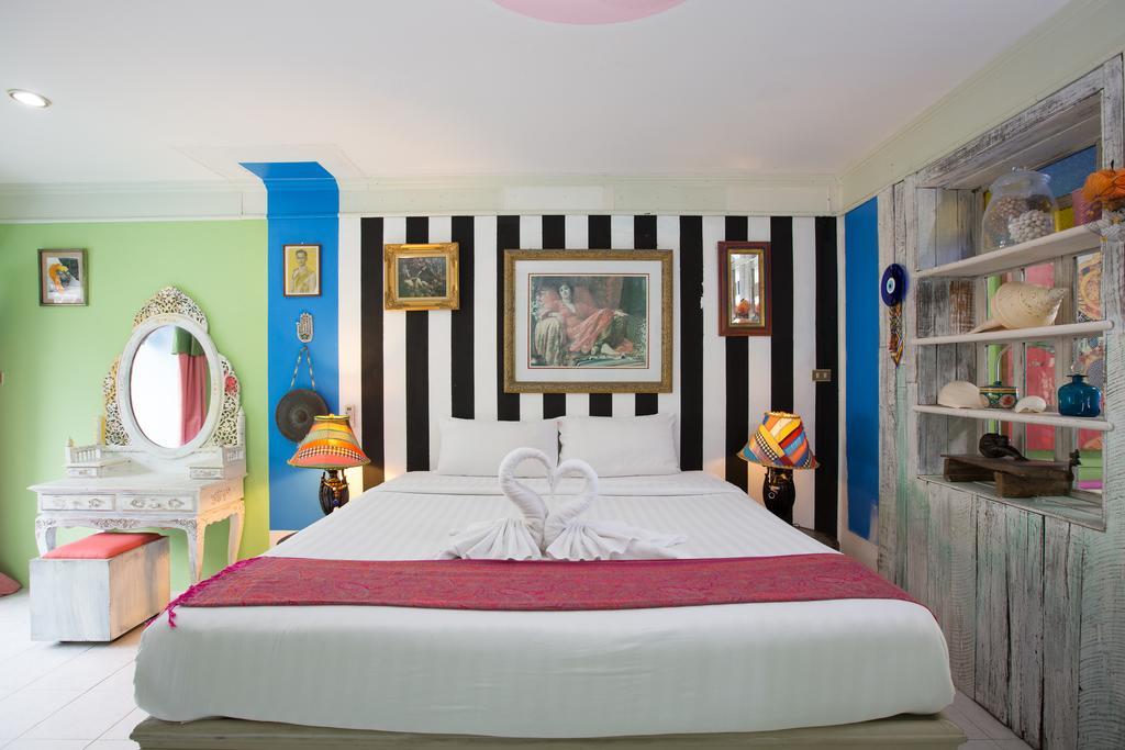 Barefoot Hotel Kalim Beach Front Patong Номер фото
