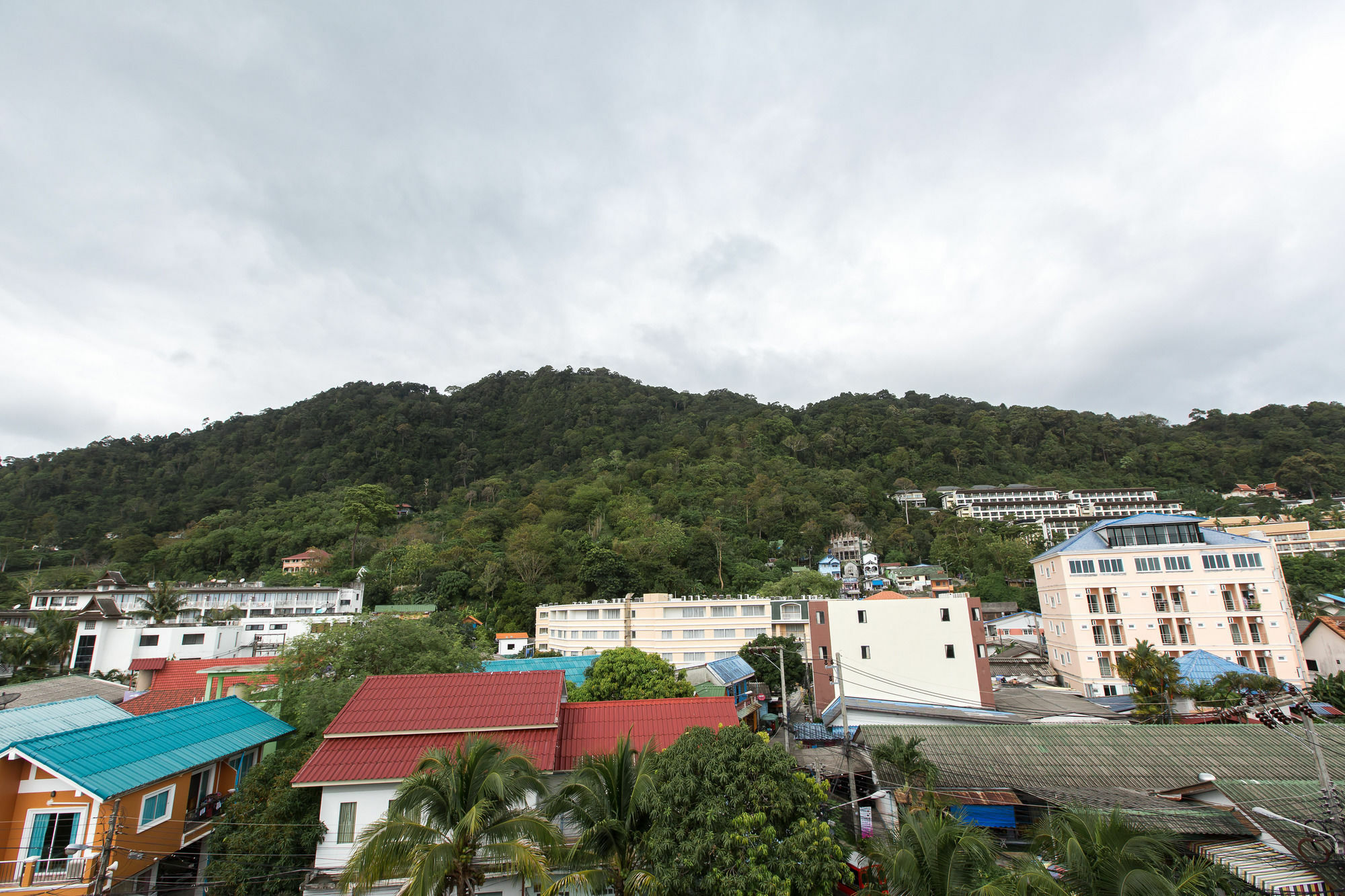 Barefoot Hotel Kalim Beach Front Patong Экстерьер фото