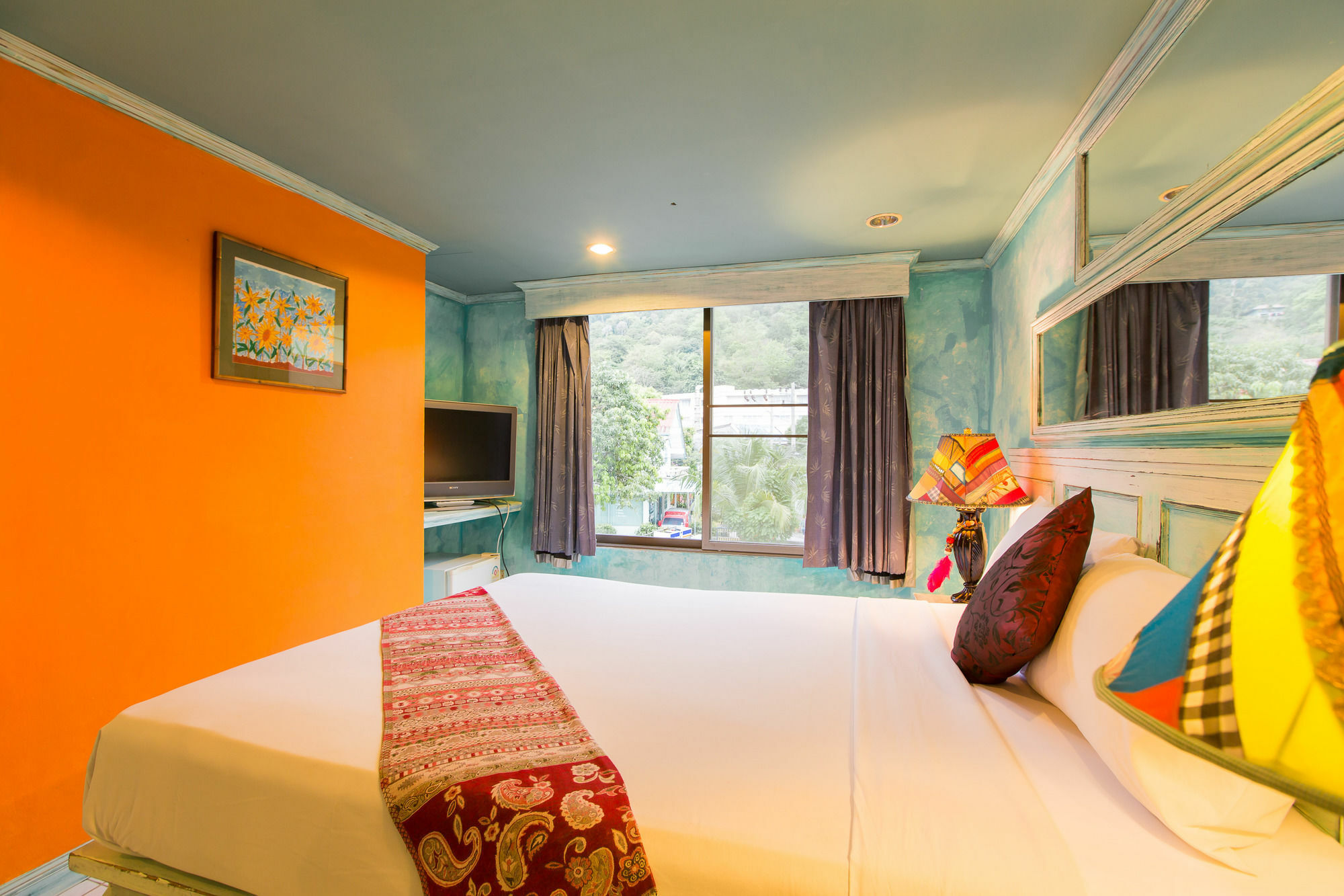 Barefoot Hotel Kalim Beach Front Patong Экстерьер фото