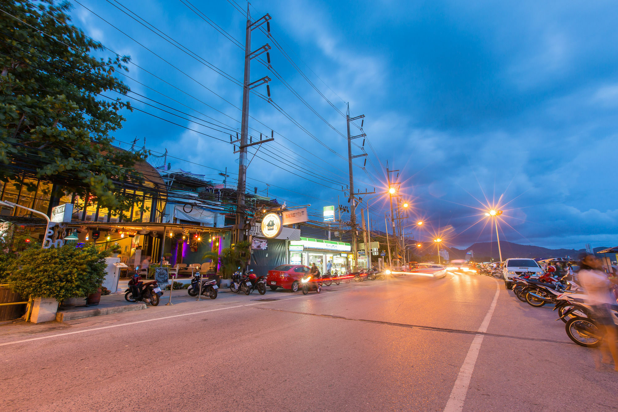 Barefoot Hotel Kalim Beach Front Patong Экстерьер фото