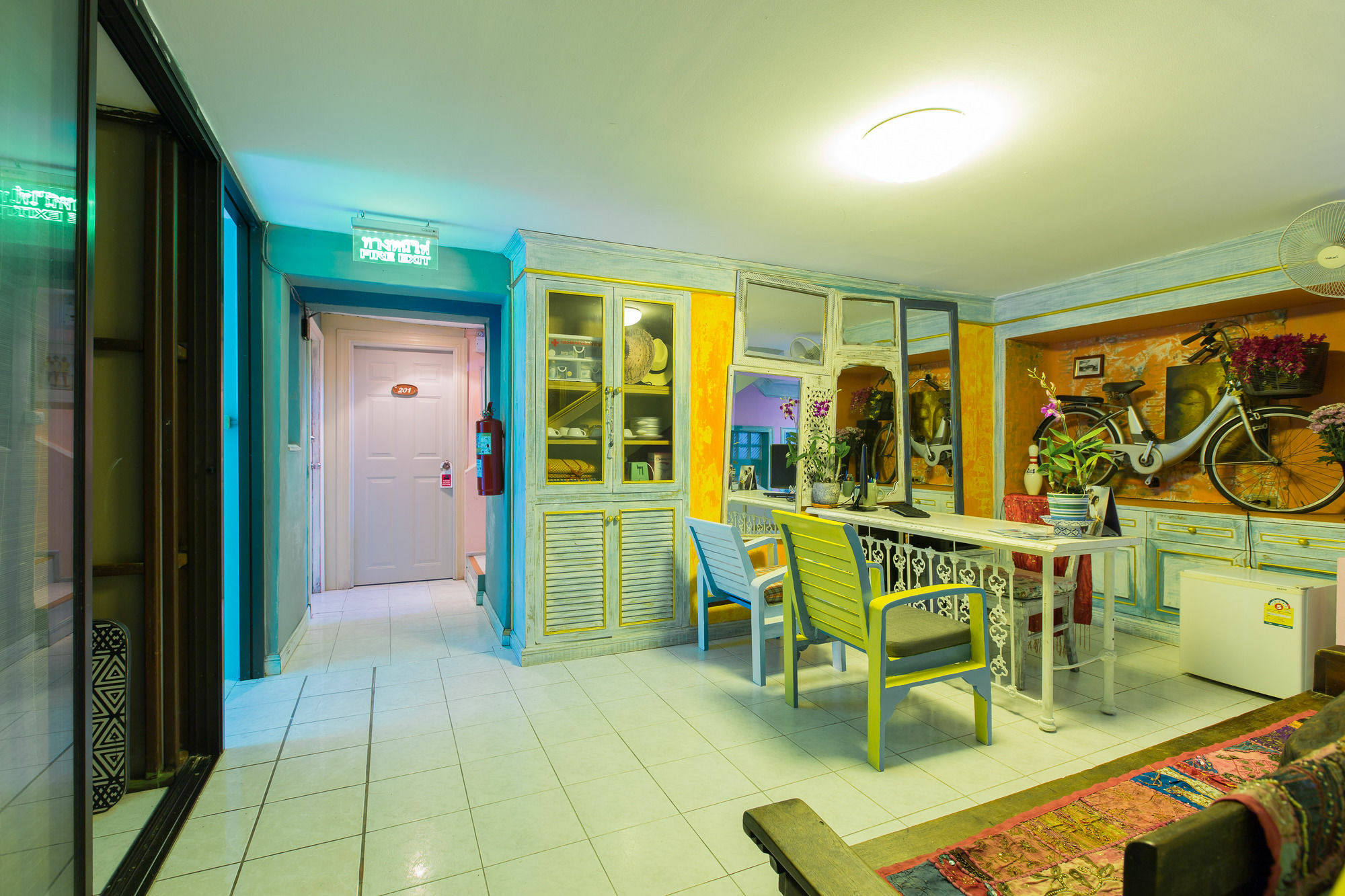 Barefoot Hotel Kalim Beach Front Patong Экстерьер фото